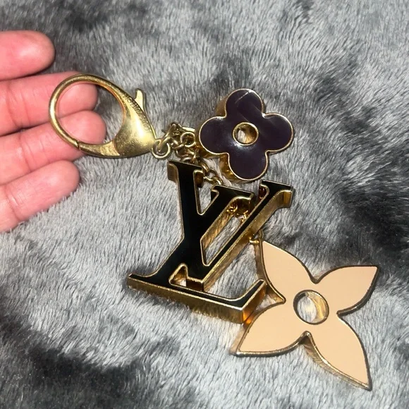 Louis Vuitton key bag charm keychain - Picture 1 of 7
